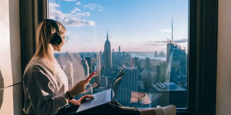 Should You Quit Your Job To Make Money Online?