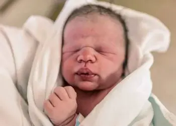 Newborn Opens Eyes For The First Time, Then Her Mother Sees this Detail