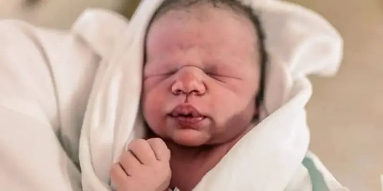 Newborn Opens Eyes For The First Time, Then Her Mother Sees this Detail