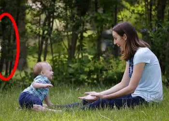 Father Films Mother and Son – When He Looks Back at the Footage, He Can’t Believe His Eyes