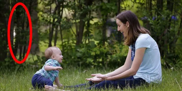 Father Films Mother and Son – When He Looks Back at the Footage, He Can’t Believe His Eyes