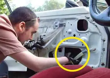 Man Buys Car at Police Auction – But What He Finds Next Changed His Life Forever