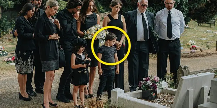 Family Says Farewell to Grandfather – But What the Boy Then Says Shocks Everyone!